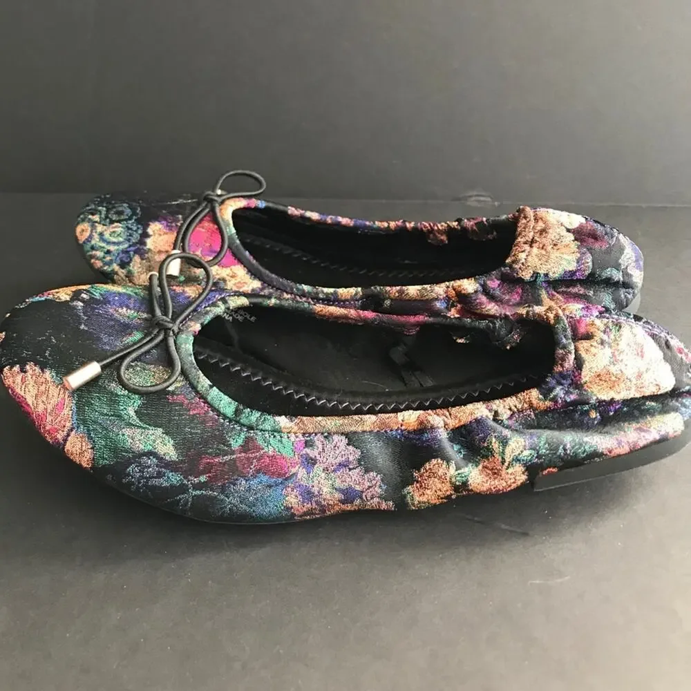 Madden girl tapestry pattern flats SZ 6.5